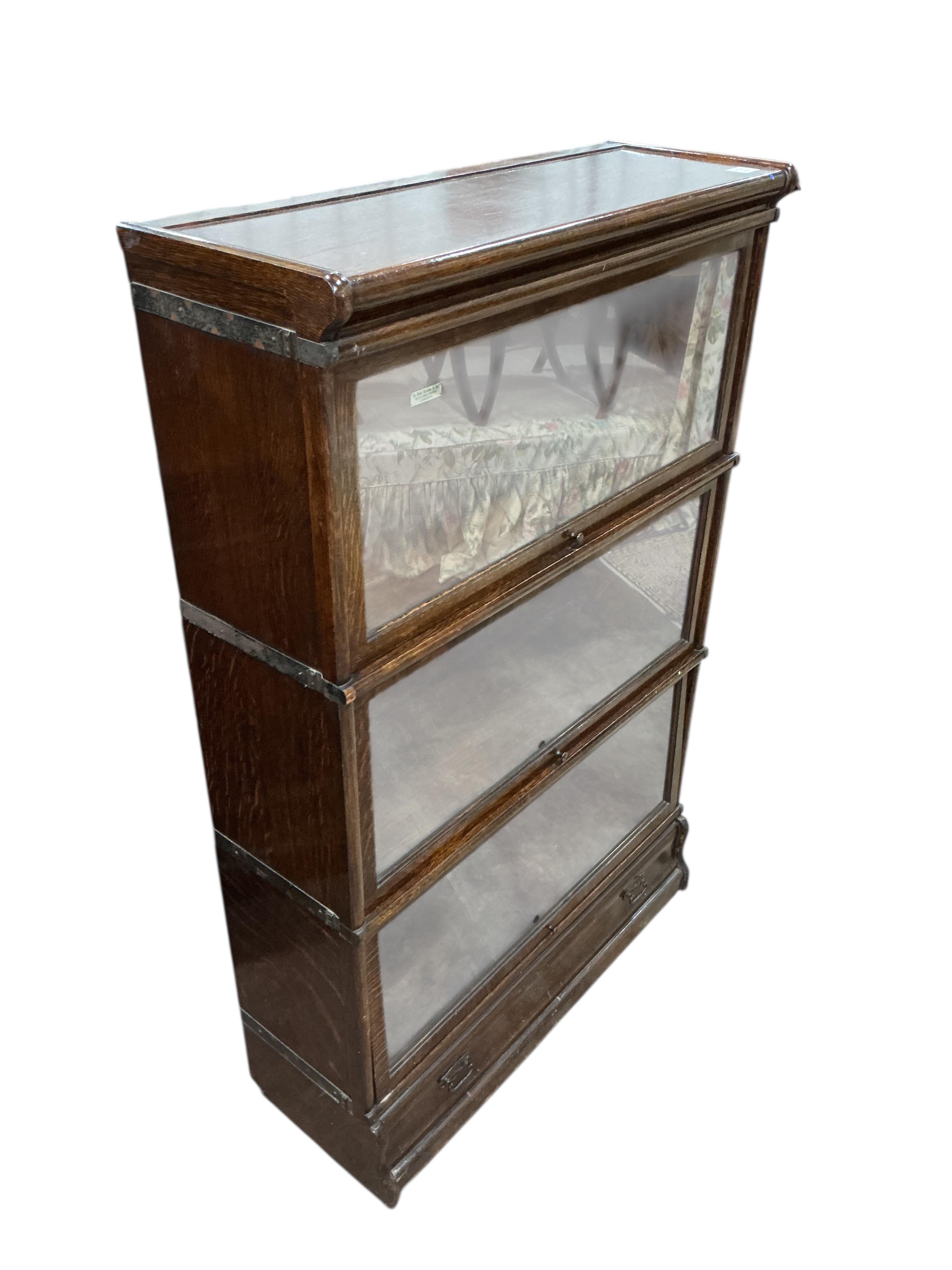 A Globe Wernicke oak three section bookcase, width 86cm, depth 31cm, height 134cm